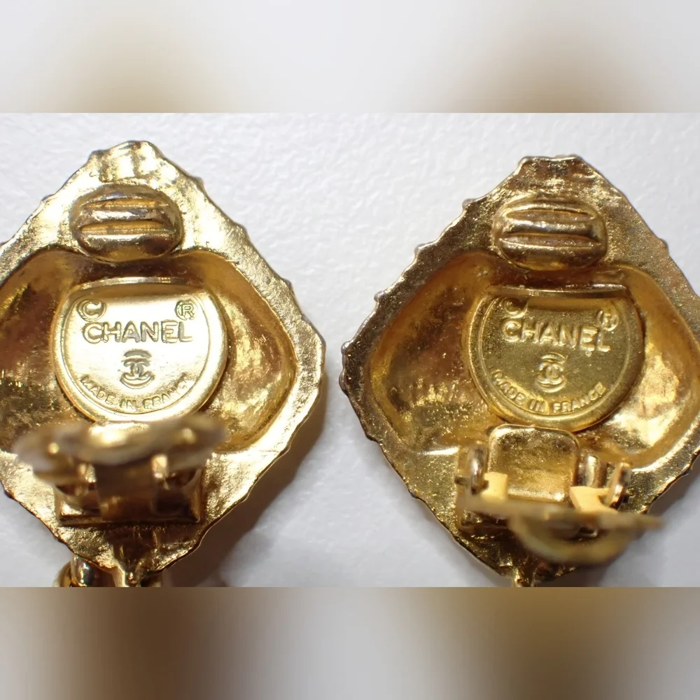 CHANEL Quilted Matelasse Earrings Gold Plated Clip On Vintage - Picture 4 of 5
